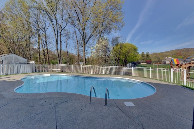 Pequannock Twp., New Jersey 07444, United States, 4 Bedrooms Bedrooms, ,3 BathroomsBathrooms,Residential,Active,117749