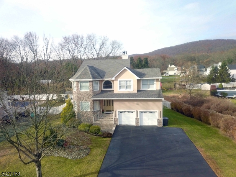 Pequannock Twp., New Jersey 07444, United States, 4 Bedrooms Bedrooms, ,3 BathroomsBathrooms,Residential,Active,117749