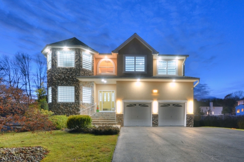 Pequannock Twp., New Jersey 07444, United States, 4 Bedrooms Bedrooms, ,3 BathroomsBathrooms,Residential,Active,117749