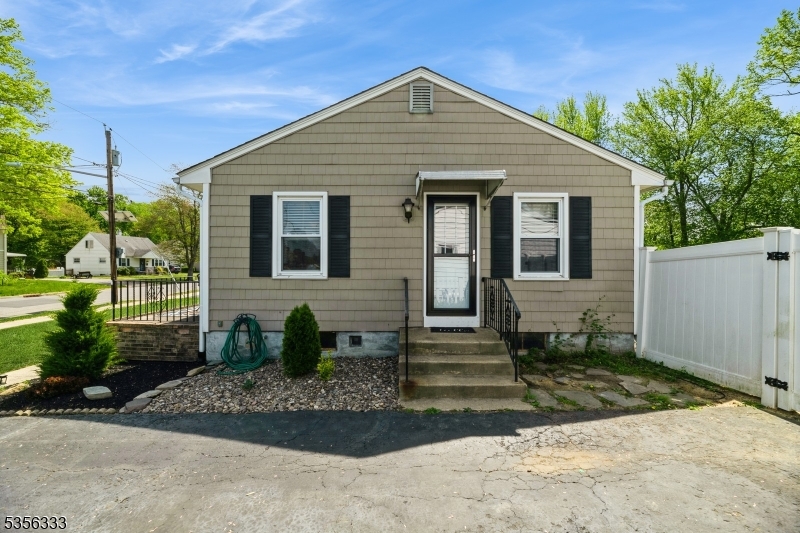 47 Charles Bossert Dr
