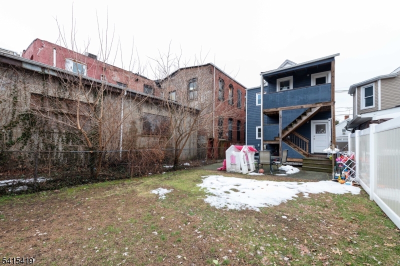 VALLEY ARTS - Residential Lease