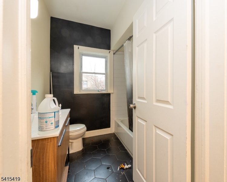 VALLEY ARTS - Residential Lease