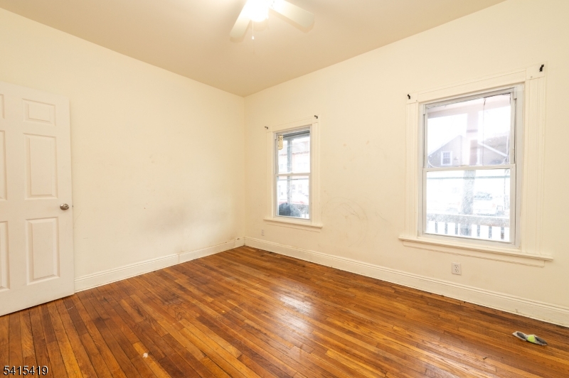 VALLEY ARTS - Residential Lease