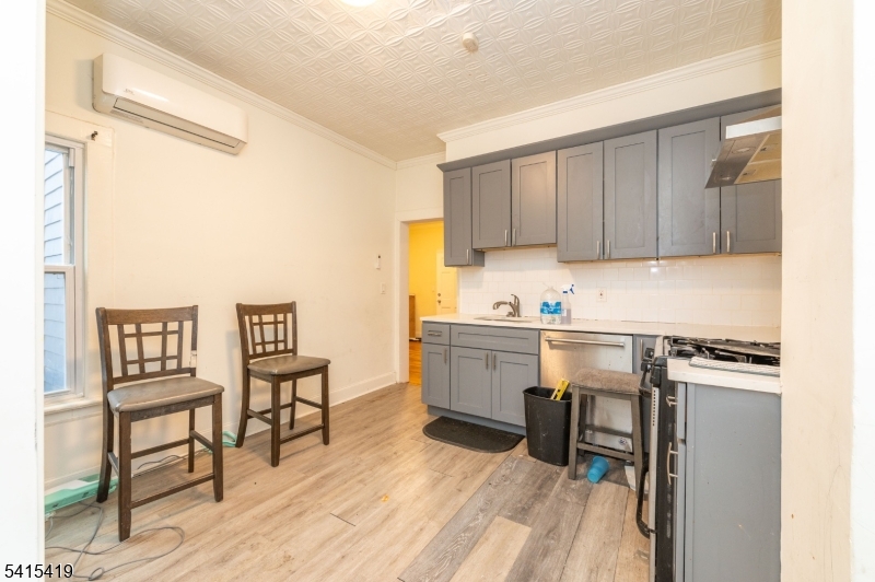 VALLEY ARTS - Residential Lease