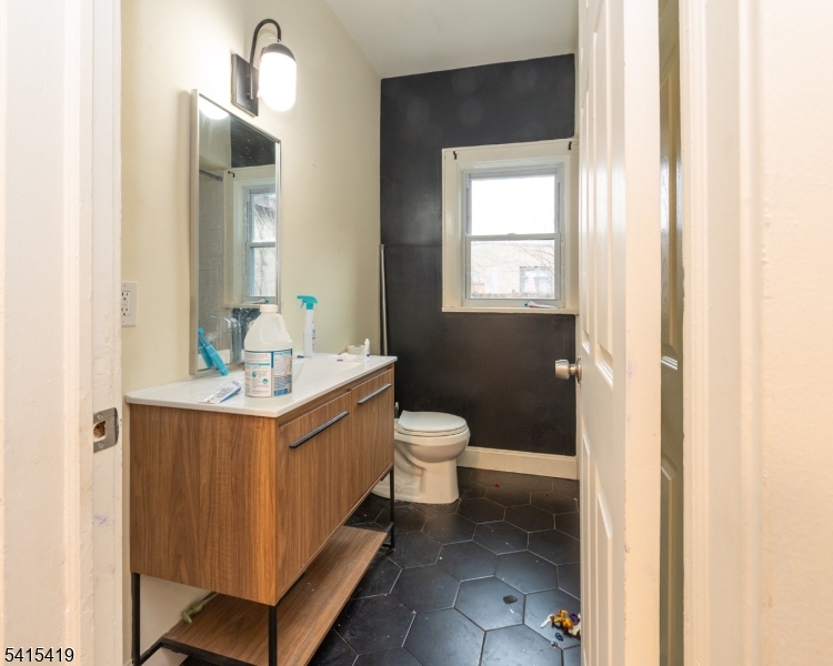 VALLEY ARTS - Residential Lease