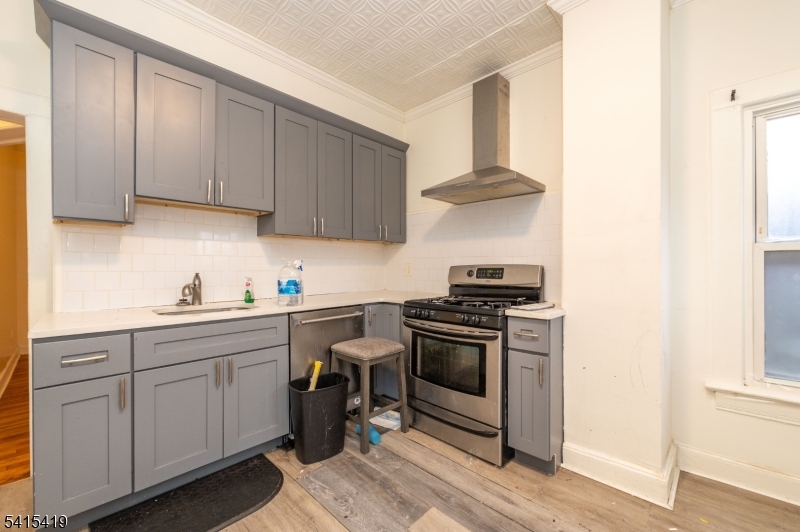 VALLEY ARTS - Residential Lease