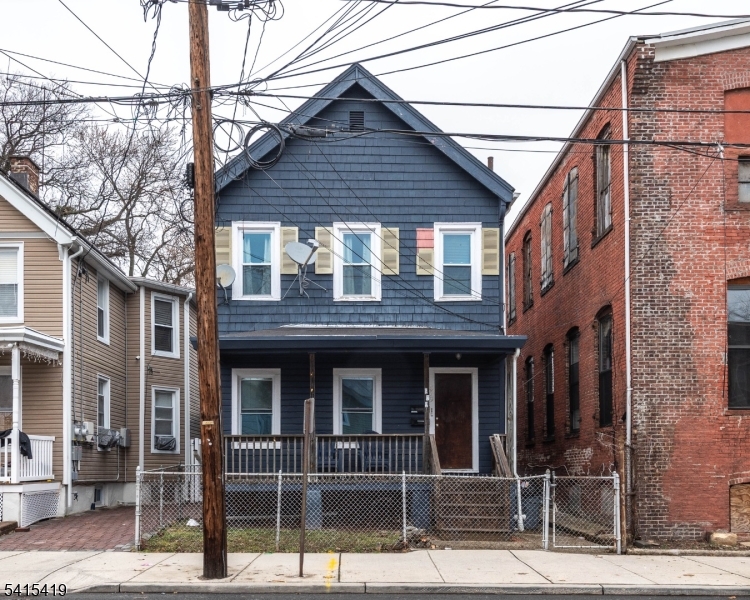 VALLEY ARTS - Residential Lease