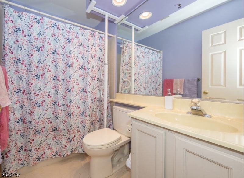 OLD ORCHARD ESTATES - Residential