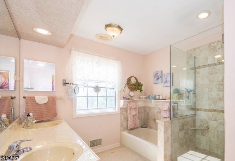 OLD ORCHARD ESTATES - Residential