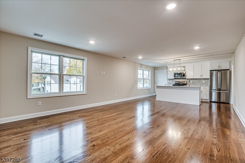 South Plainfield Boro, New Jersey 07080, United States, 2 Bedrooms Bedrooms, ,2 BathroomsBathrooms,Residential,Active,243998