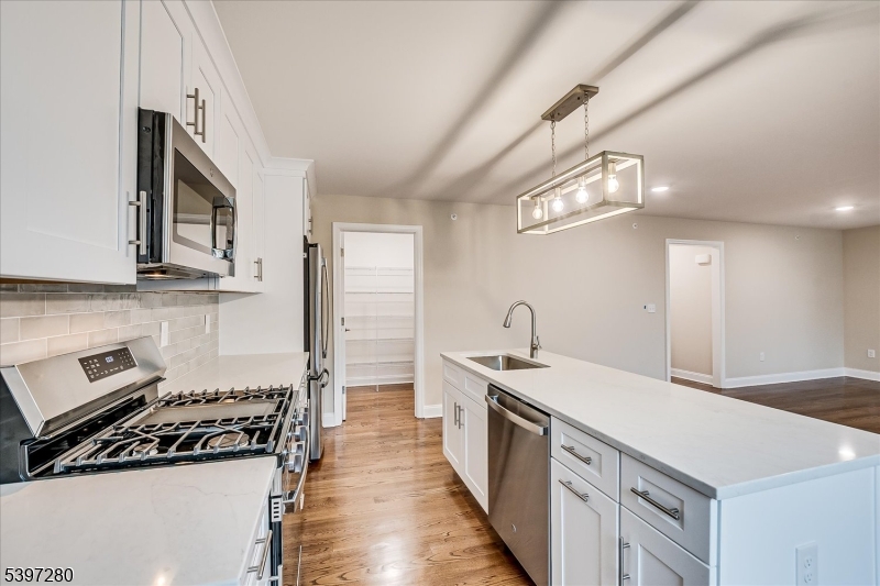 South Plainfield Boro, New Jersey 07080, United States, 2 Bedrooms Bedrooms, ,2 BathroomsBathrooms,Residential,Active,243998