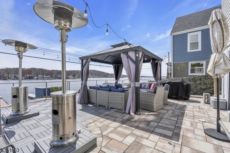 33 S Lakeside Ave