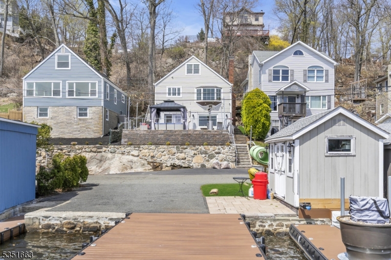 33 S Lakeside Ave