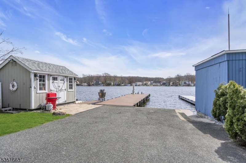 33 S Lakeside Ave