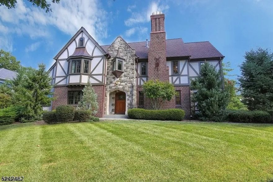 Renovated throughout in 2008 in prime Northside neighborhood.