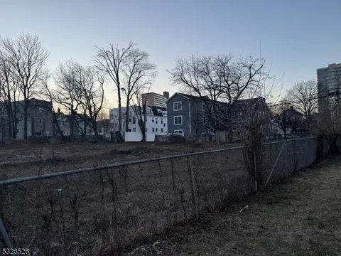 MLS: 3936140