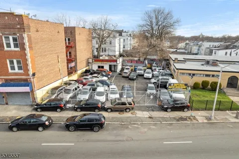 MLS: 3952154