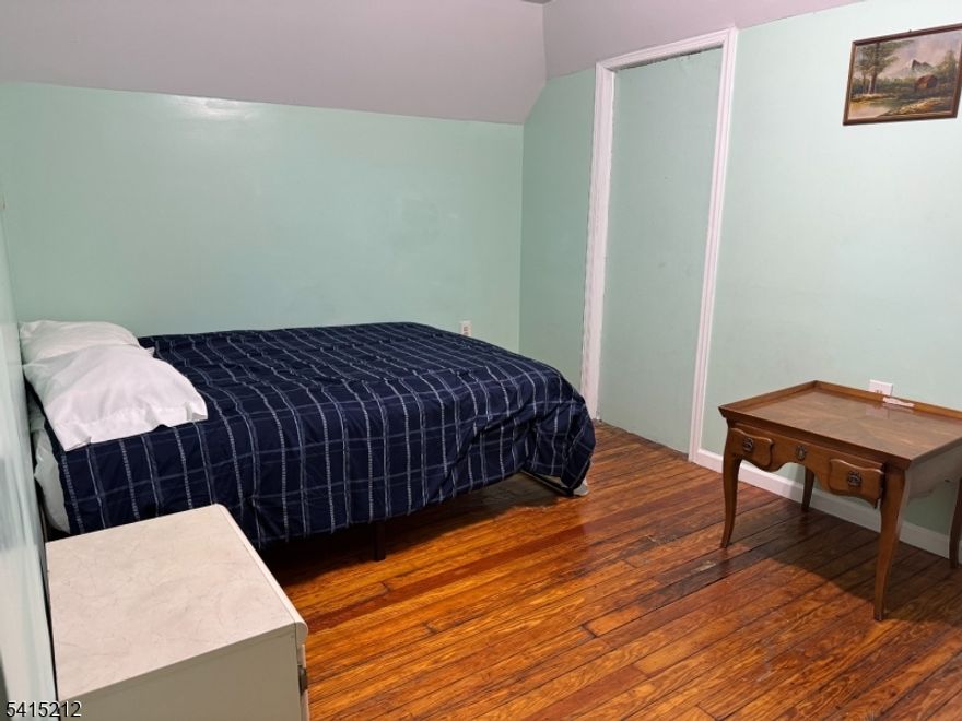 Private room available for rent in a large, well-maintained home located in the North Ward of Newark, just off Bloomfield Avenue. The property features two fully equipped kitchens and five shared bathrooms, providing flexibility and convenience for residents. Rooms may be rented furnished or unfurnished and include access to a shared updated bathroom and eat-in kitchen. Wi-Fi and all utilities are included in the rent. The home is situated within a five-minute walk of multiple NJ Transit bus stops along Bloomfield Avenue, offering access to Downtown Newark, Newark Penn Station, Montclair, and surrounding areas, as well as convenient access to New York City via public transportation and major roadways. The location provides close proximity to grocery stores, restaurants, caf s, pharmacies, and other everyday conveniences, along with nearby access to Branch Brook Park.