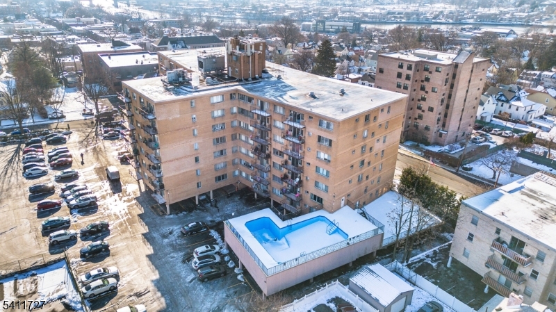 Marlboro House - Residential