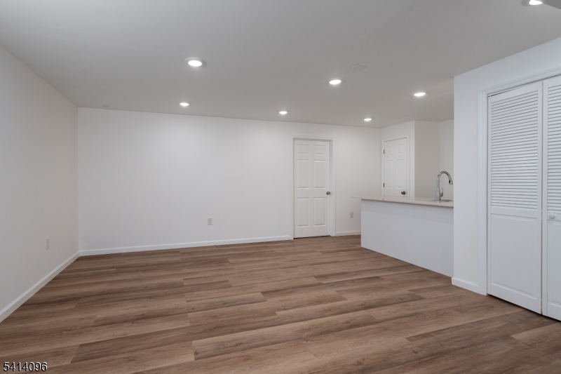 MONTGOMERY CROSSING - Residential Lease