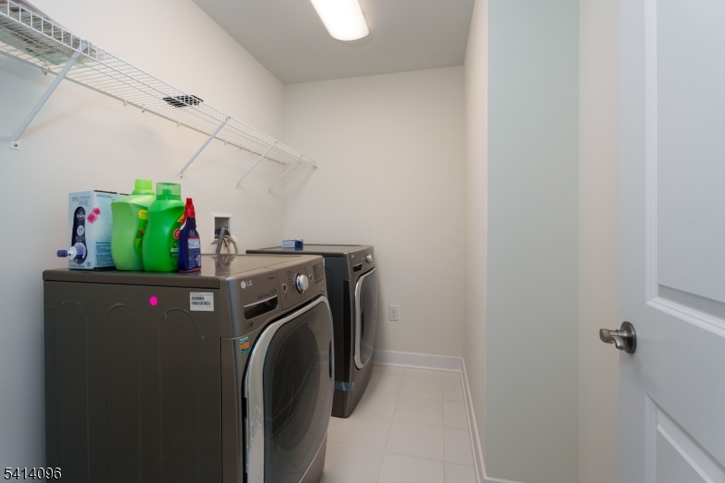 MONTGOMERY CROSSING - Residential Lease