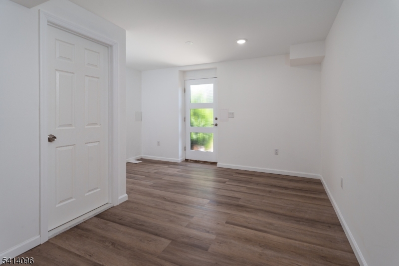 MONTGOMERY CROSSING - Residential Lease