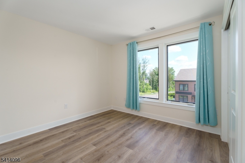 MONTGOMERY CROSSING - Residential Lease