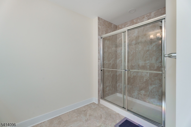 MONTGOMERY CROSSING - Residential Lease