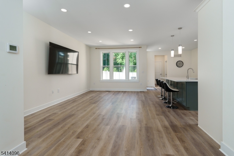 MONTGOMERY CROSSING - Residential Lease