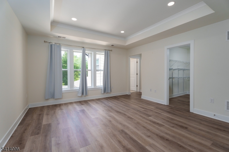 MONTGOMERY CROSSING - Residential Lease