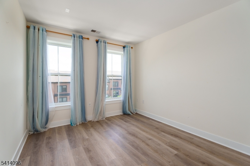 MONTGOMERY CROSSING - Residential Lease