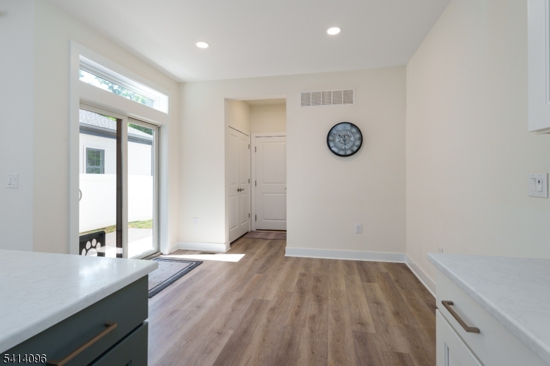 MONTGOMERY CROSSING - Residential Lease