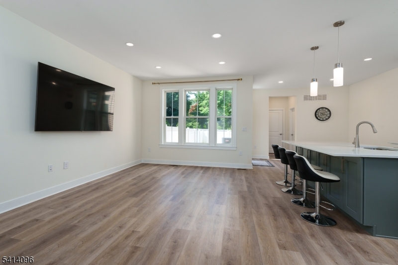 MONTGOMERY CROSSING - Residential Lease