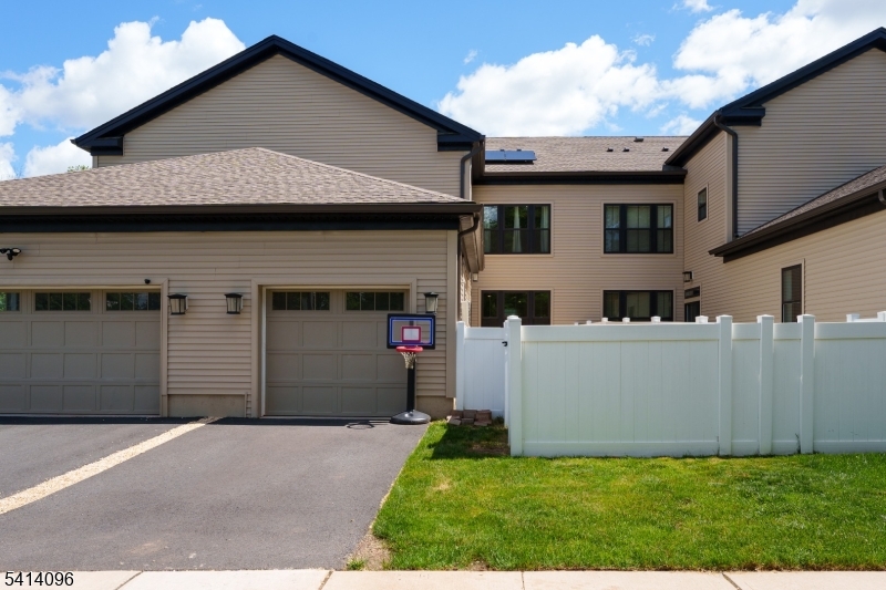 MONTGOMERY CROSSING - Residential Lease