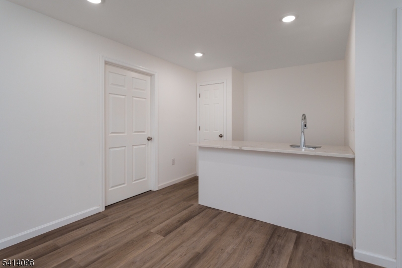 MONTGOMERY CROSSING - Residential Lease