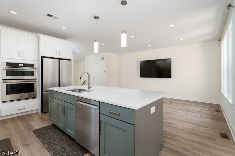 MONTGOMERY CROSSING - Residential Lease