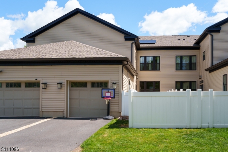 MONTGOMERY CROSSING - Residential Lease