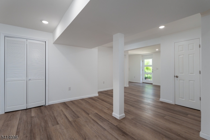 MONTGOMERY CROSSING - Residential Lease