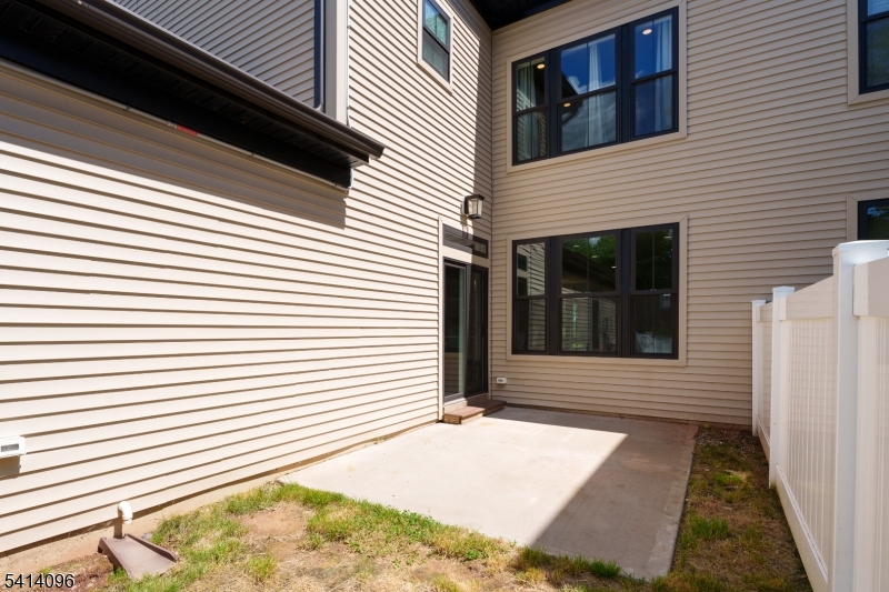 MONTGOMERY CROSSING - Residential Lease