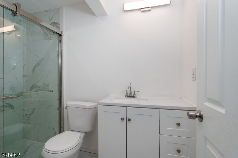 MONTGOMERY CROSSING - Residential Lease