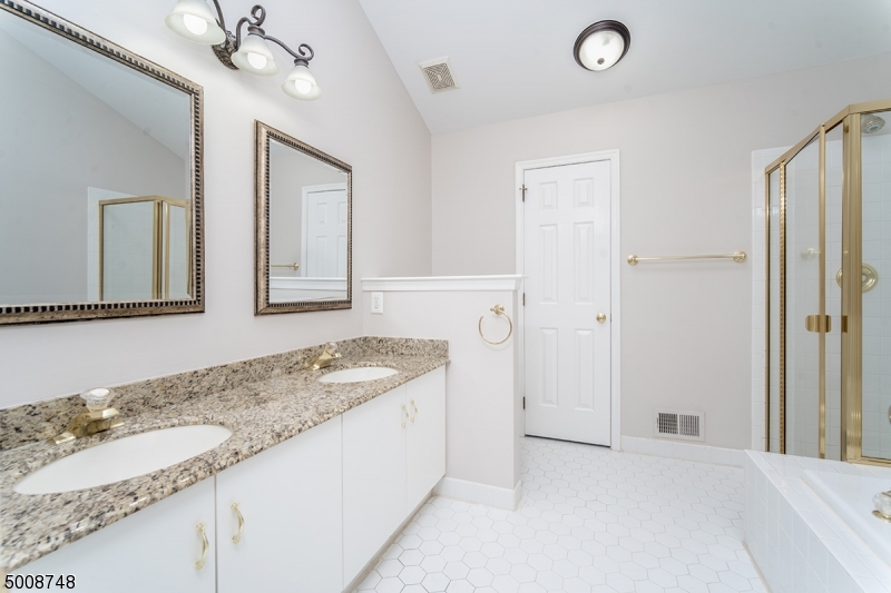 HAMILTON WOODS - THE HILLS - Residential