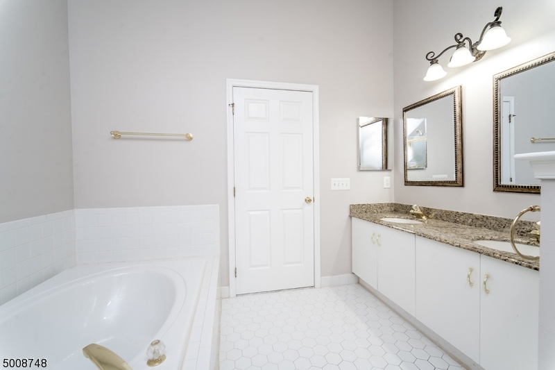 HAMILTON WOODS - THE HILLS - Residential