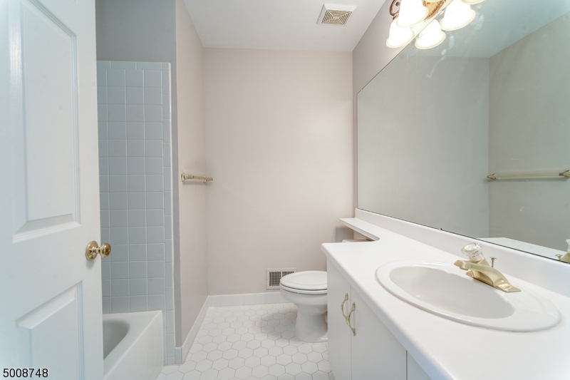 HAMILTON WOODS - THE HILLS - Residential