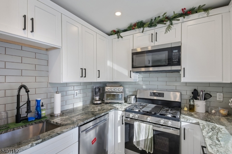 Barry Lakes - Residential