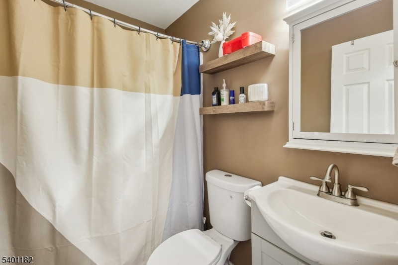 Barry Lakes - Residential