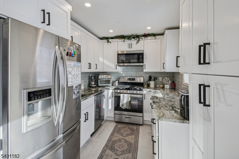 Barry Lakes - Residential