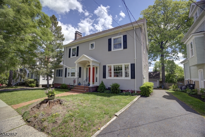 Chatham Boro, New Jersey 07928, United States, 3 Bedrooms Bedrooms, ,2 BathroomsBathrooms,Residential,Pending,127600