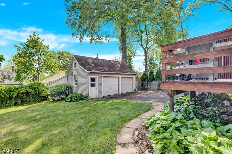 Chatham Boro, New Jersey 07928, United States, 3 Bedrooms Bedrooms, ,2 BathroomsBathrooms,Residential,Pending,127600