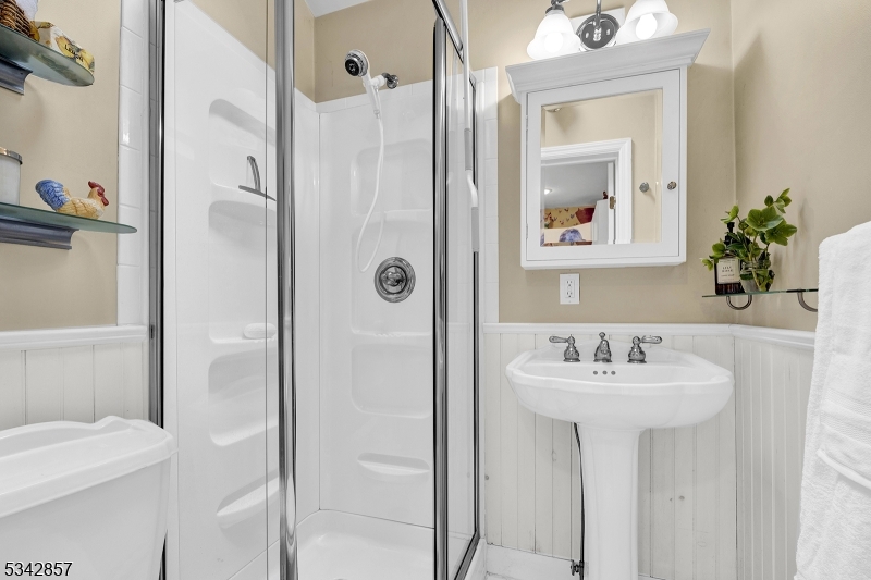 Chatham Boro, New Jersey 07928, United States, 3 Bedrooms Bedrooms, ,2 BathroomsBathrooms,Residential,Pending,127600