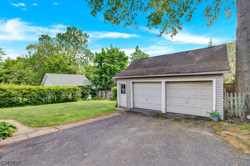 Chatham Boro, New Jersey 07928, United States, 3 Bedrooms Bedrooms, ,2 BathroomsBathrooms,Residential,Pending,127600